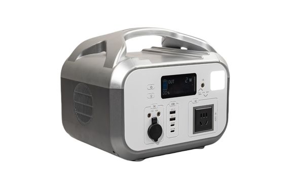 UL / CE Εγκρίθηκε 576Wh AC Output Power Γρήγορη φόρτιση εντός 3 ωρών Φορητό Ηλιακό Σταθμό Ενέργειας με Φως LED Για RV